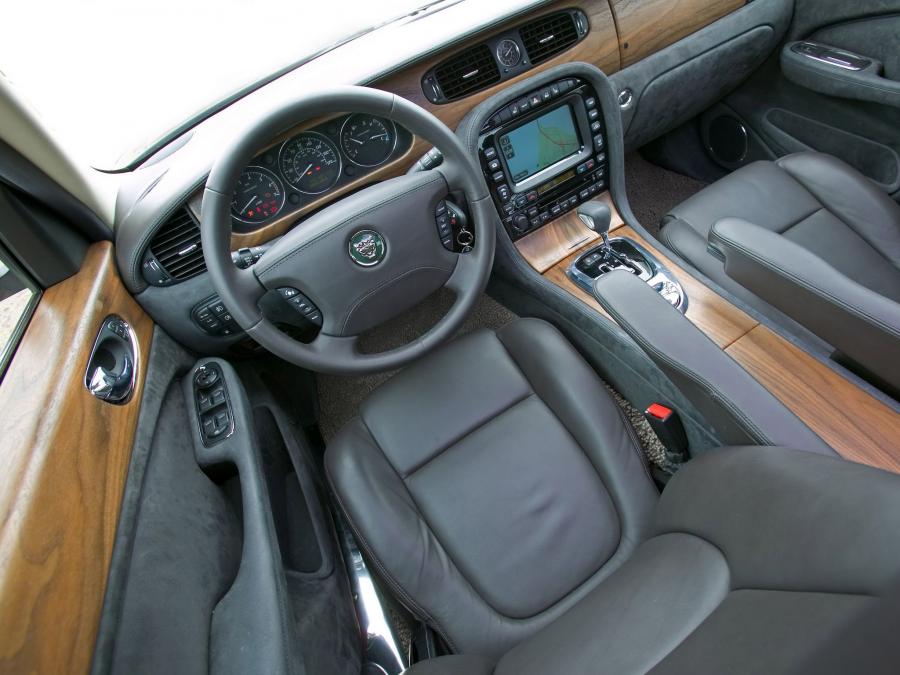 Jaguar Concept Eight 2004 года  (фото 2 из 65)